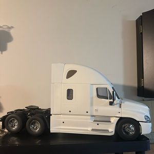 Tamiya 1/14 scale r/c tractor truck